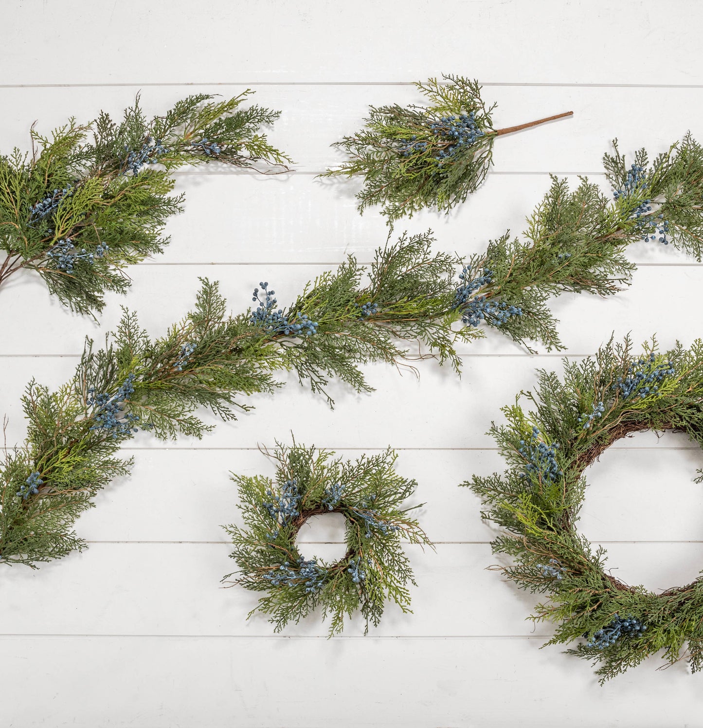 26" CEDAR & BERRIES HANGING BUSH