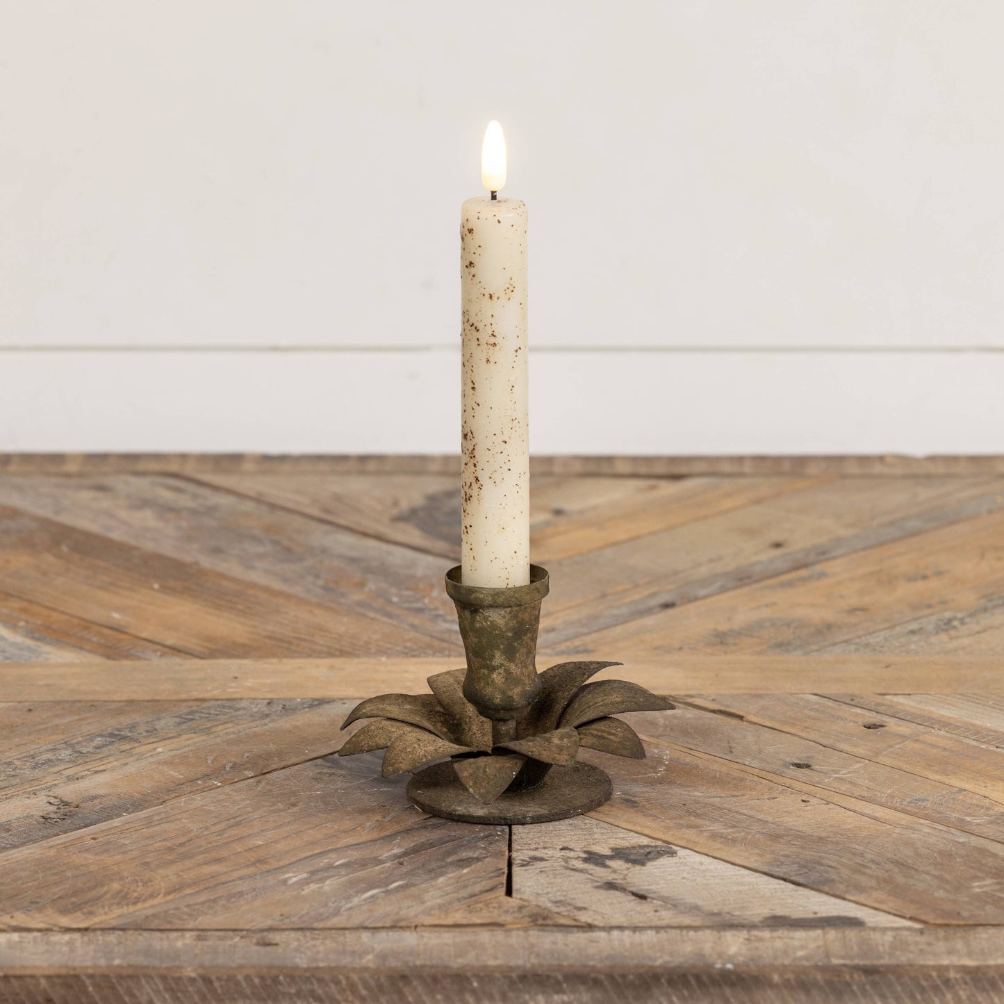 BLOOM TAPER CANDLE HOLDER