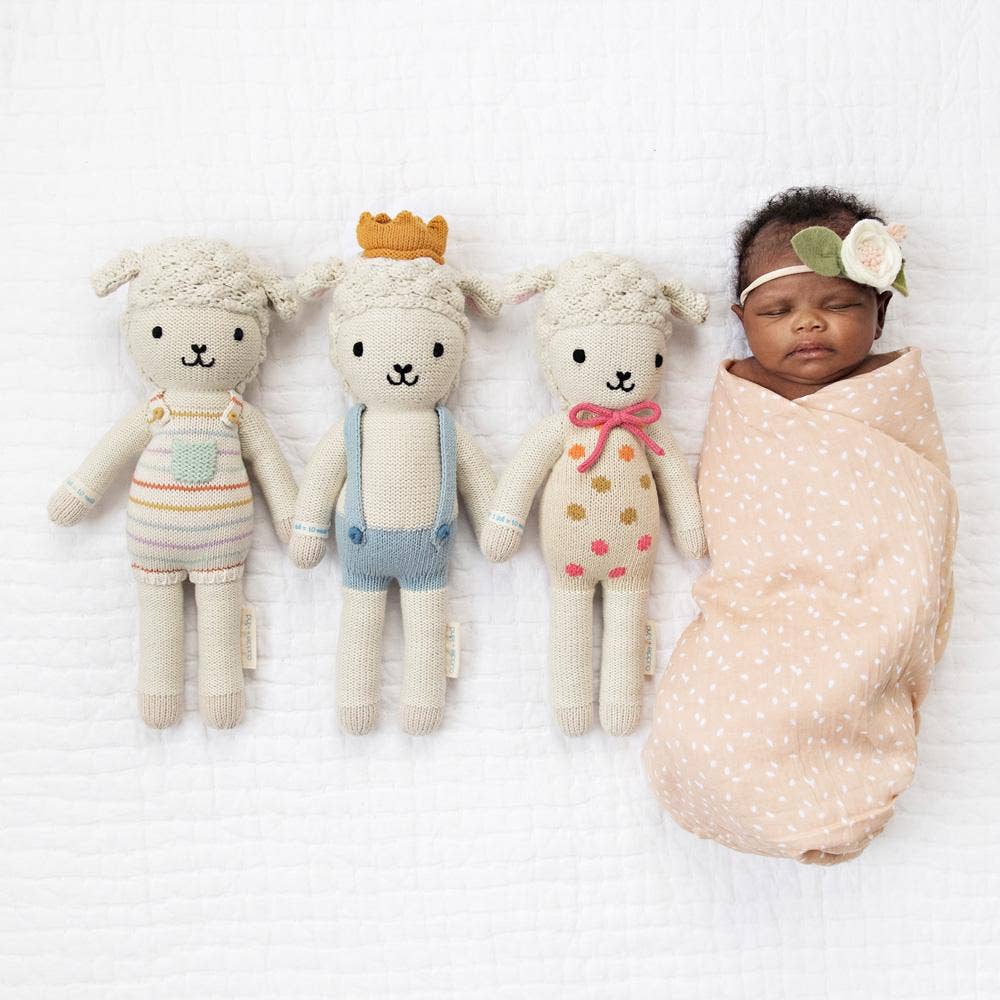Avery the lamb, gives 10 meals: Regular - 20"
