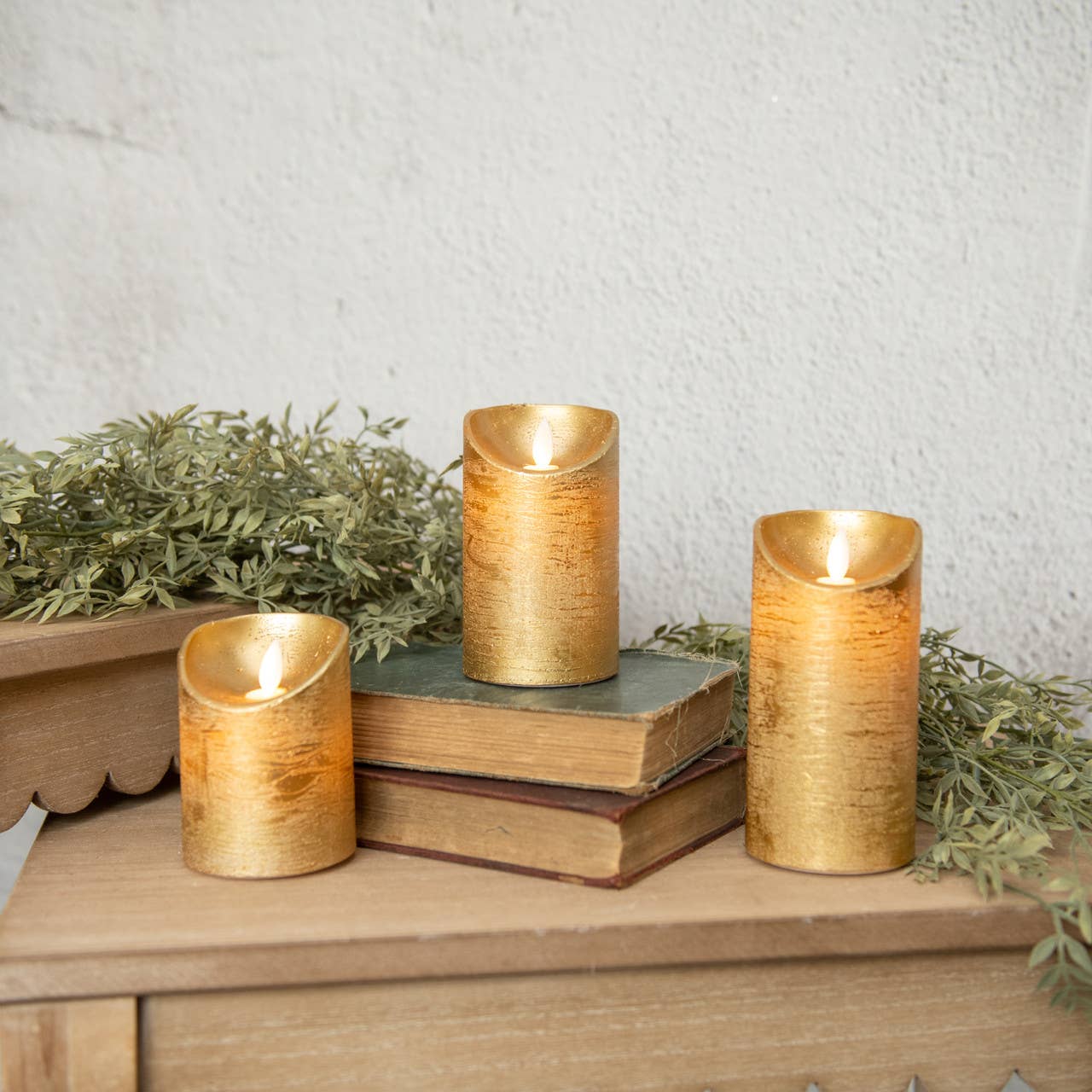 4" MOVING FLAME GOLD PILLAR CANDLE